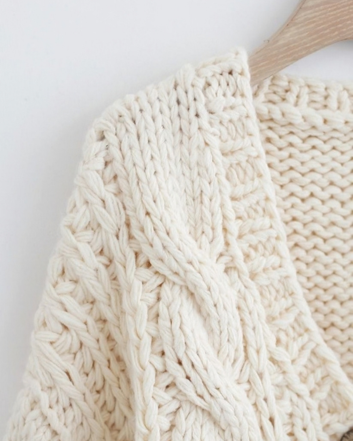 Women's Cream Cable Crochet Cropped V-Neck Cardigan