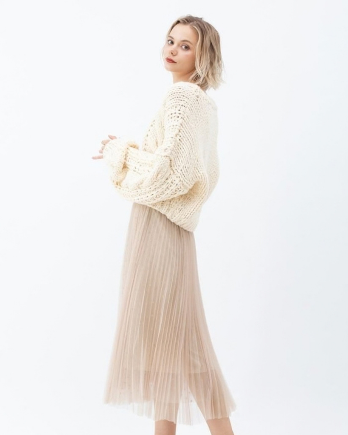 Women's Cream Cable Crochet Cropped V-Neck Cardigan